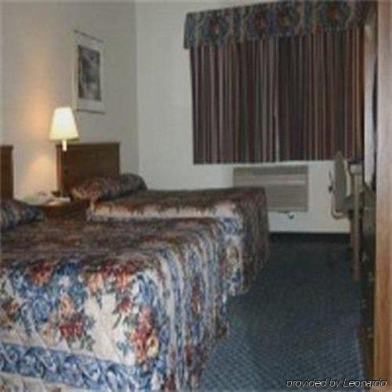 Holiday Inn Express & Suites - Tulare Habitación foto